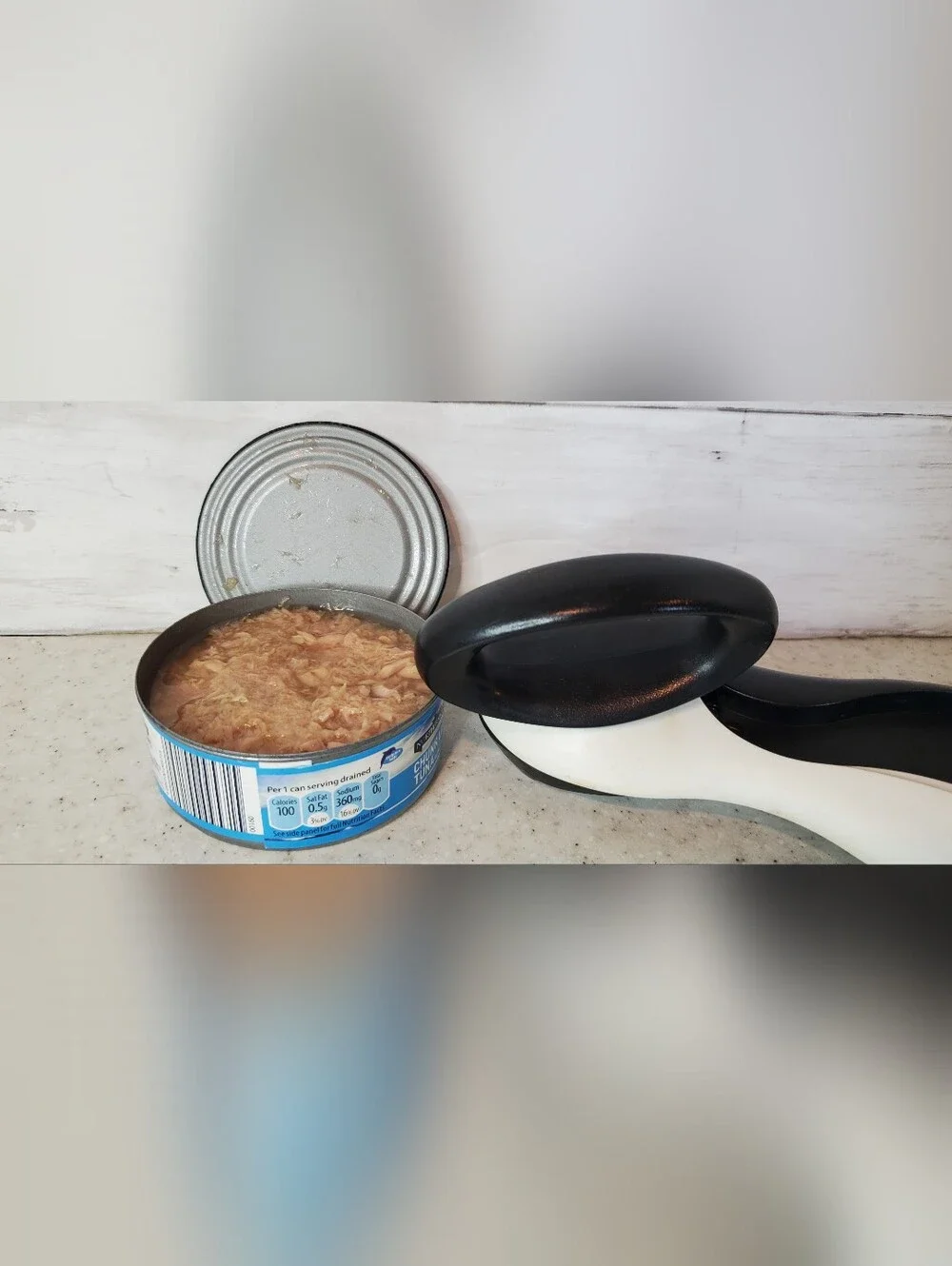 Tupperware 5898A Smooth Edge Manual Can Opener Black White Safety Top Opener